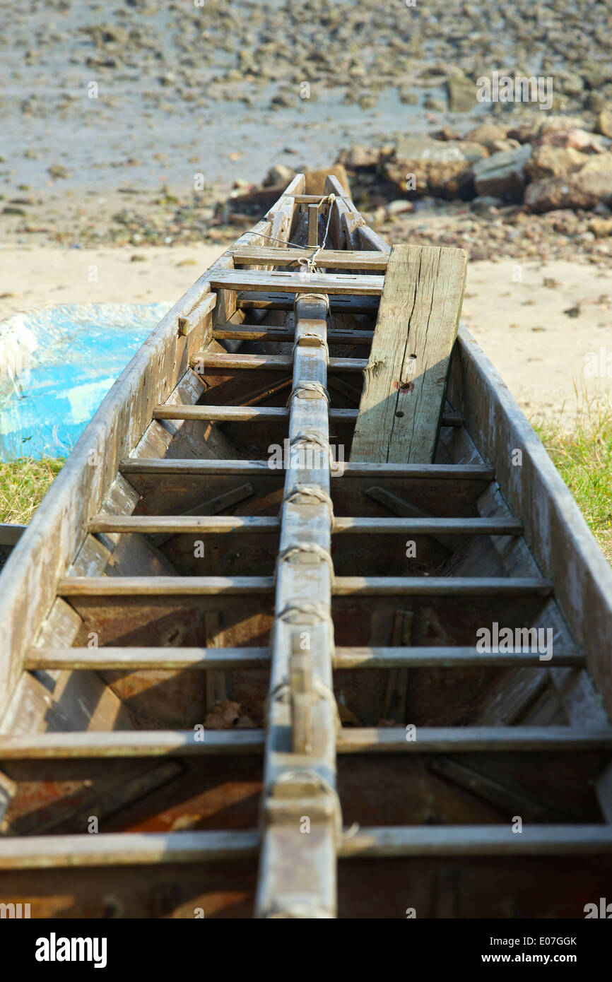 Wooden chinese boat hi-res stock photography and images - Alamy