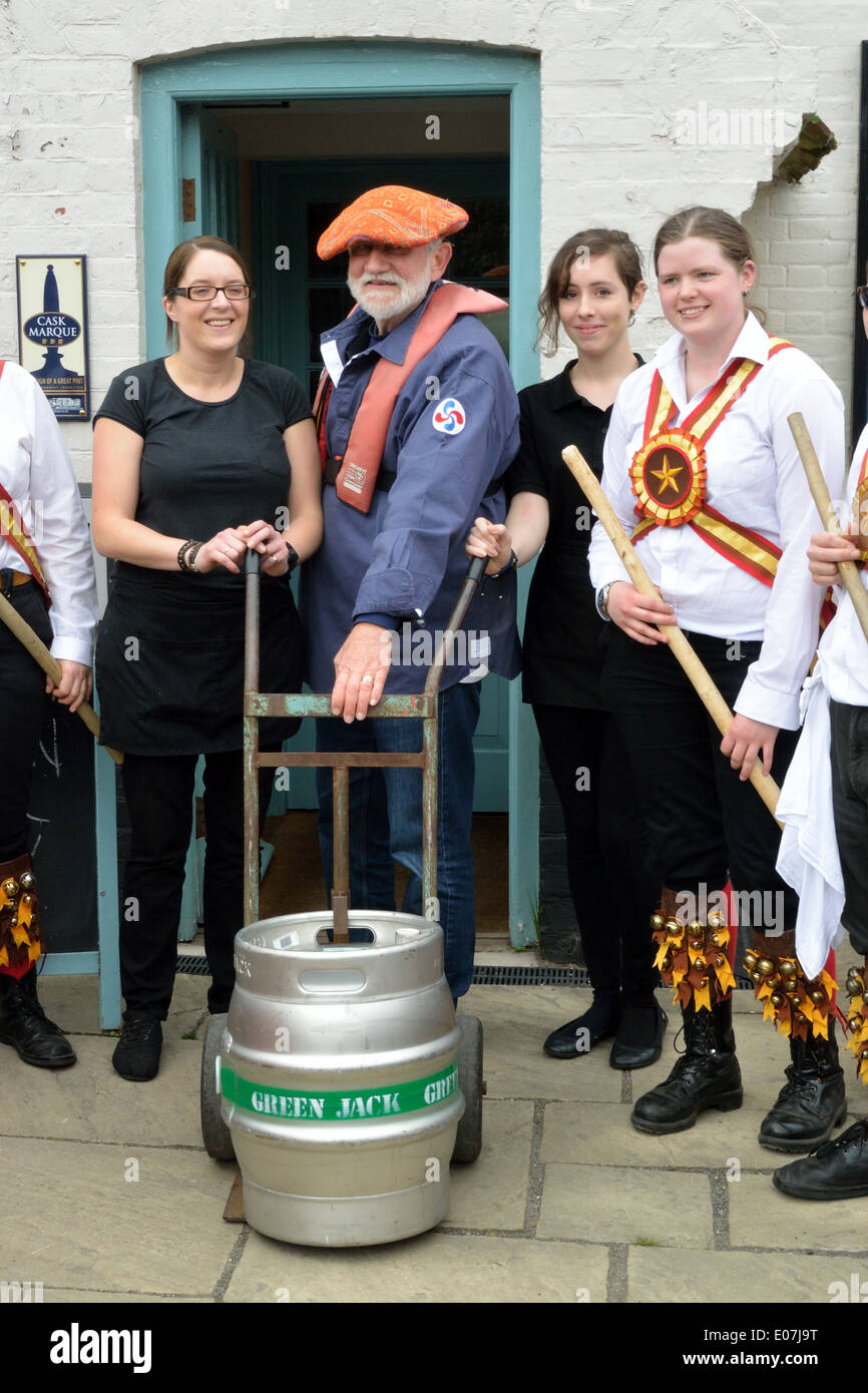 Skipper of wherry Albion with members of Golden Star Morris with the first keg of Jenny Morgan beer at Maltsters pub, Ranworth, Broads National Park Stock Photo