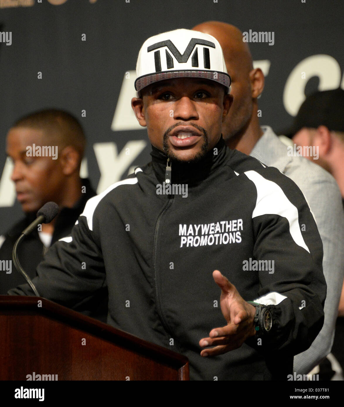 May 3, 2014. Las Vegas Nevada-USA.Floyd Mayweather Jr. at the after fight press conference with Marco Maidana Saturday night at the MGM grand hotel. Floyd Mayweather Jr. took the win by a majority decision over Marco Maidana for the WBC-WBA & Ring magazine welterweight title in Las Vegas. Photo by Gene Blevins/LA DailyNews/ZumaPress (Credit Image: © Gene Blevins/ZUMAPRESS.com) Stock Photo