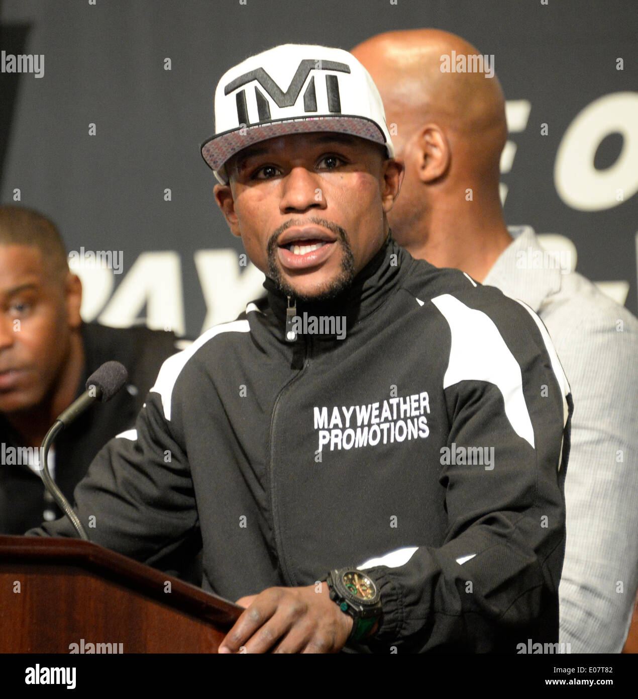 May 3, 2014. Las Vegas Nevada-USA.Floyd Mayweather Jr. at the after fight press conference with Marco Maidana Saturday night at the MGM grand hotel. Floyd Mayweather Jr. took the win by a majority decision over Marco Maidana for the WBC-WBA & Ring magazine welterweight title in Las Vegas. Photo by Gene Blevins/LA DailyNews/ZumaPress (Credit Image: © Gene Blevins/ZUMAPRESS.com) Stock Photo