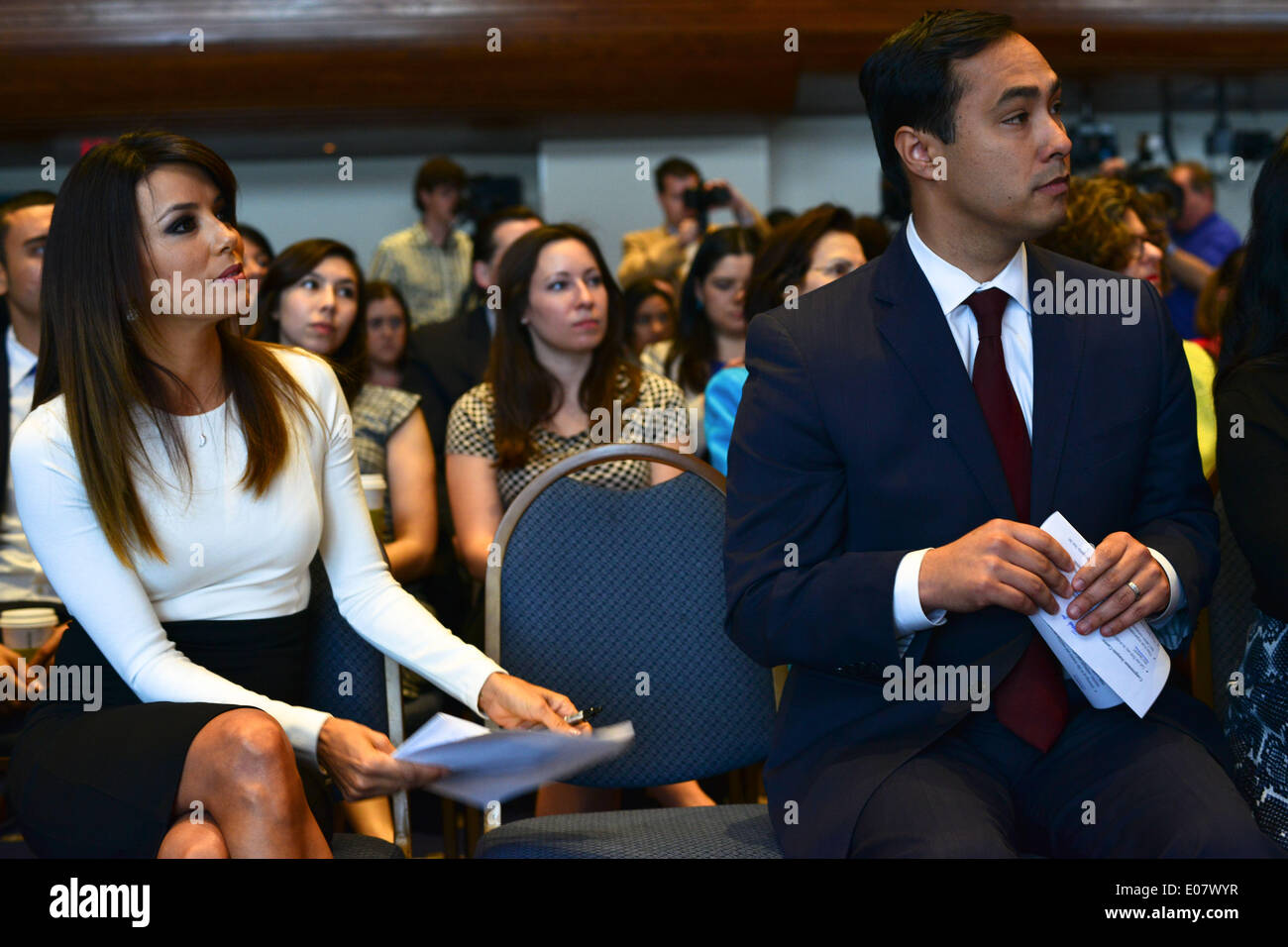 Washington, District of Columbia, USA. 5th May, 2014. Actress and political activist EVA LONGORIA, helps launch The Latino Victory Project in Washington Monday, which she describes as a non-partisan organization that aims to build political within the Latino community, to ensure that the voices of Latinos are reflected at all levels of government and policy decisions. On right, Texas Congressman, JOAQUIN CASTRO. (Credit Image: Credit:  Miguel Juarez Lugo/ZUMAPRESS.com/Alamy Live News) Stock Photo
