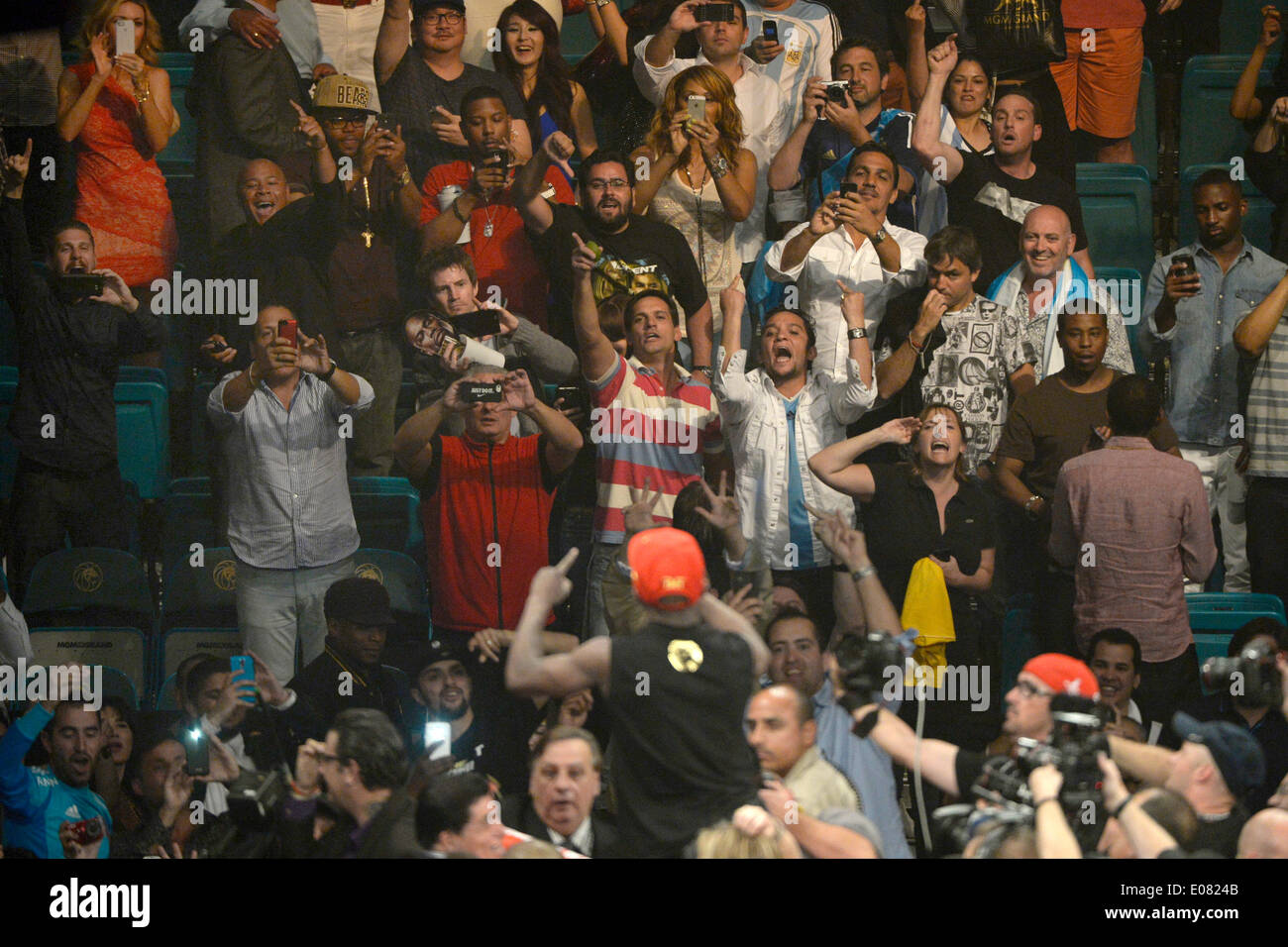 May 3, 2014. Las Vegas Nevada-USA.Fans yell jesters at Floyd Mayweather Jr. after he went 12 rounds with Marco Maidana Saturday night at the MGM grand hotel. Floyd Mayweather Jr. took the win by a majority decision over Marco Maidana for the WBC-WBA & Ring magazine welterweight title in Las Vegas. Photo by Gene Blevins/LA DailyNews/ZumaPress (Credit Image: © Gene Blevins/ZUMAPRESS.com) Stock Photo