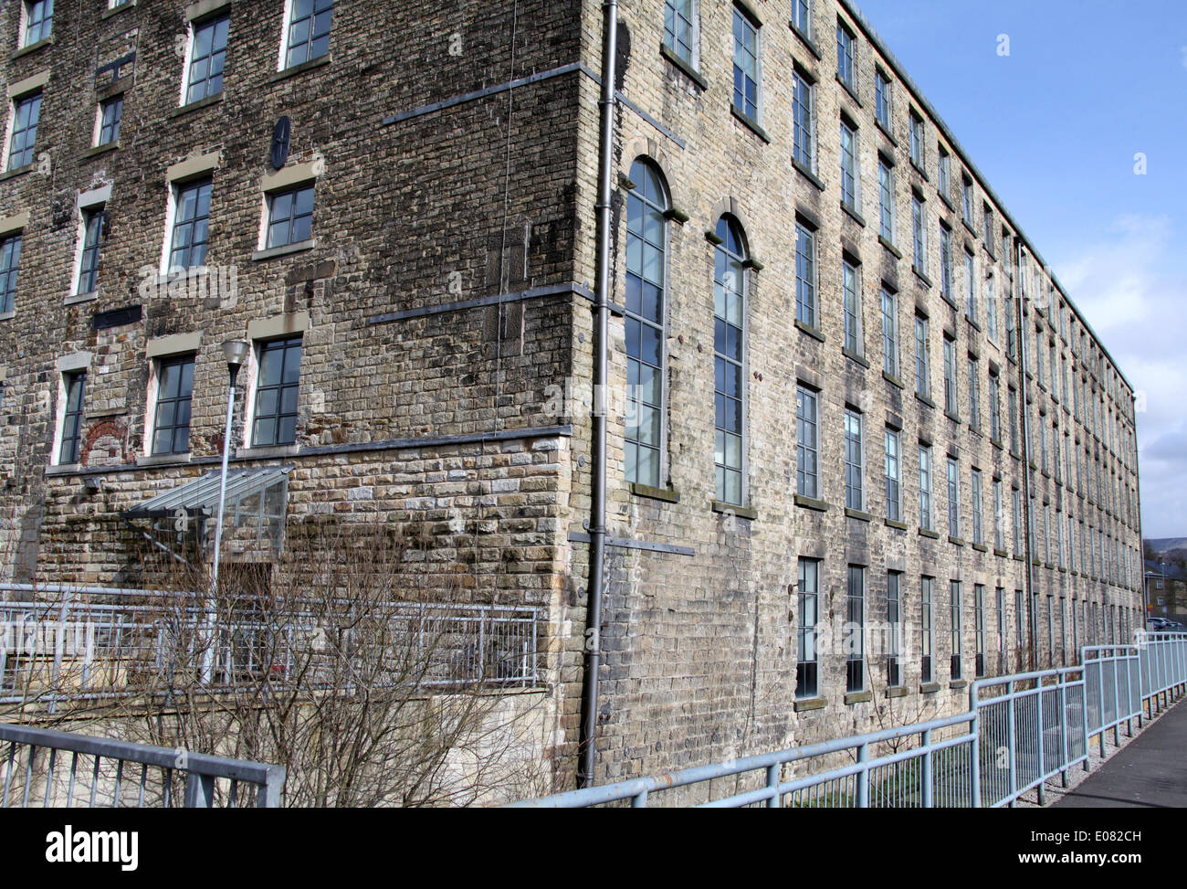 Wrens Nest Mill in the Derbyshire High Peak Town of Glossop Stock Photo