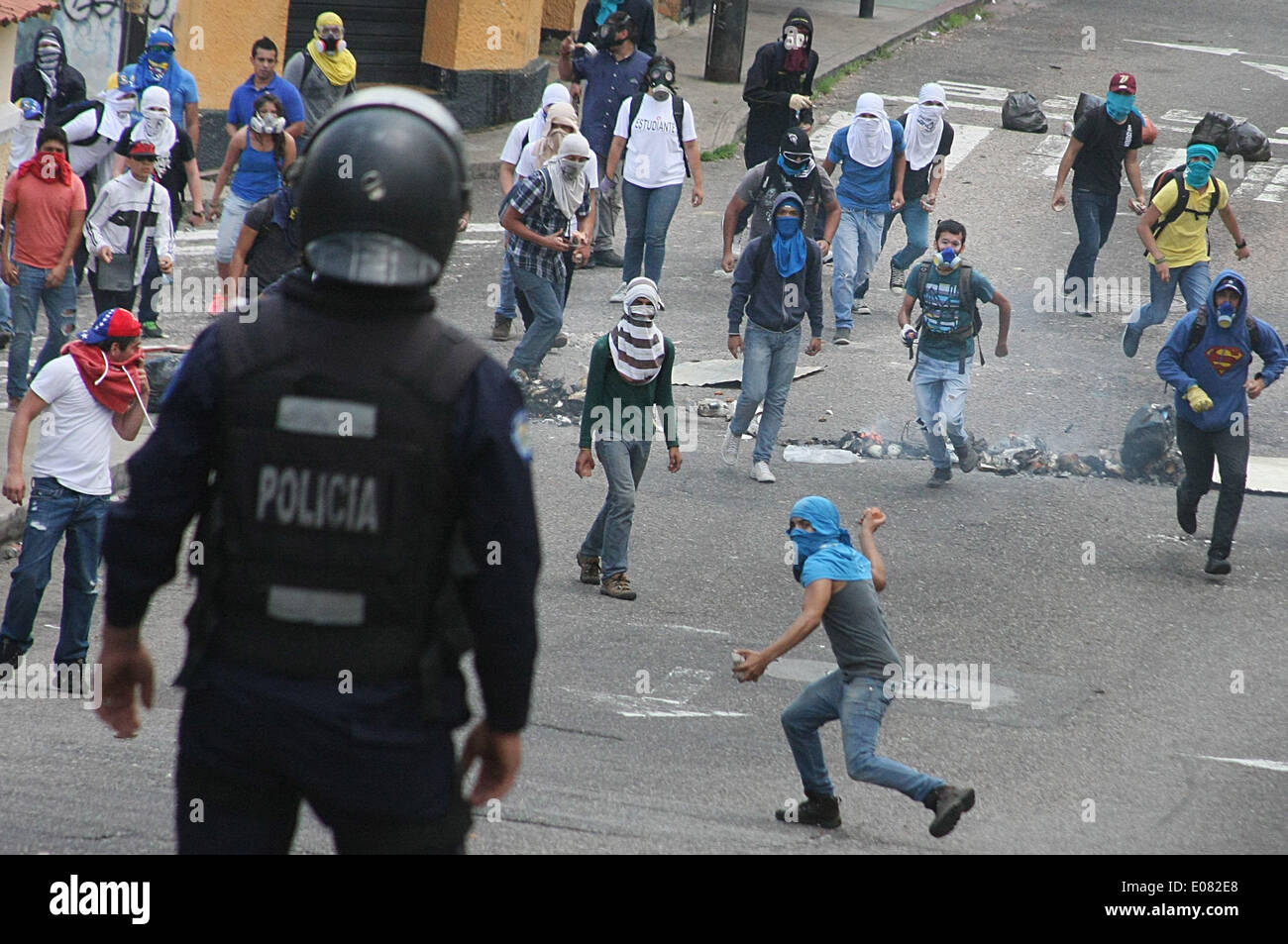 Tachira, Venezuela. 5th May, 2014. Demonstrators clash with members of the Public Order Brigade of the National Bolivarian Police during an anti-government protest in front of Catholic University of Tachira, Venezuela, on May 5, 2014. Credit:  George Castro/Xinhua/Alamy Live News Stock Photo