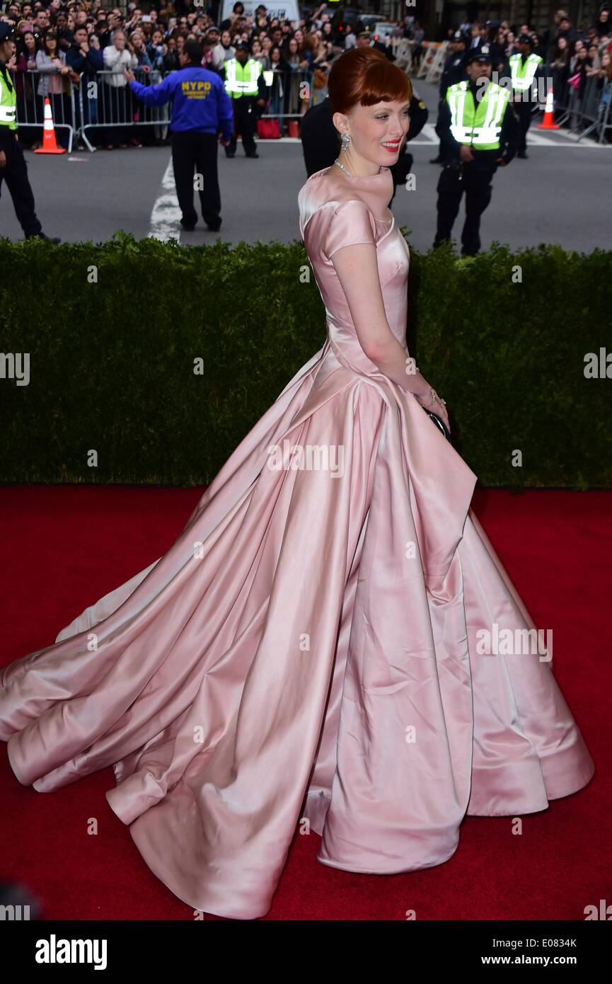 New York, NY, USA. 5th May, 2014. Karen Elson at arrivals for 'Charles James: Beyond Fashion' Opening Night at The Metropolitan Museum of Art Annual Gala - Part 2, Anna Wintour Costume Center, New York, NY May 5, 2014. Credit:  Gregorio T. Binuya/Everett Collection/Alamy Live News Stock Photo