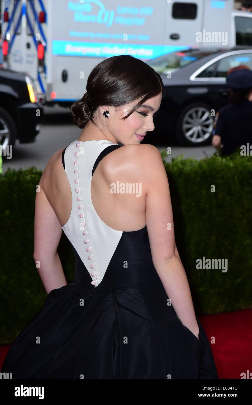New York Ny Usa 5th May 2014 Hailee Steinfeld Wearing A Prabal New York Ny Usa 5th May 2014 Hailee Steinfeld Wearing A Prabal