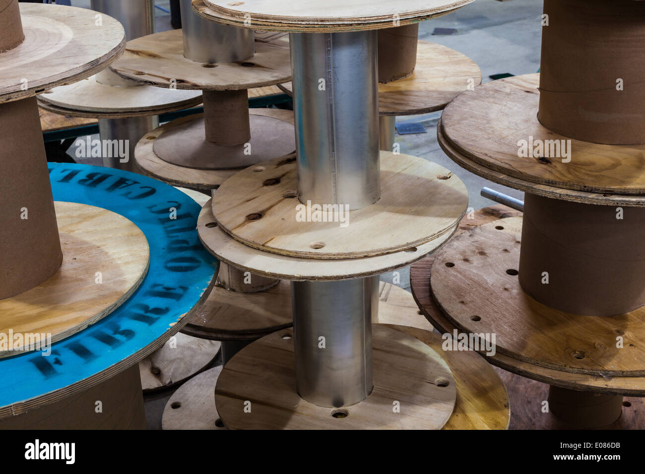 Used wooden cable drums hi-res stock photography and images - Alamy