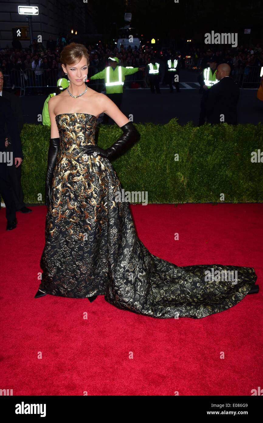 New York, NY, USA. 5th May, 2014. Karlie Kloss, (wearing an Oscar de la