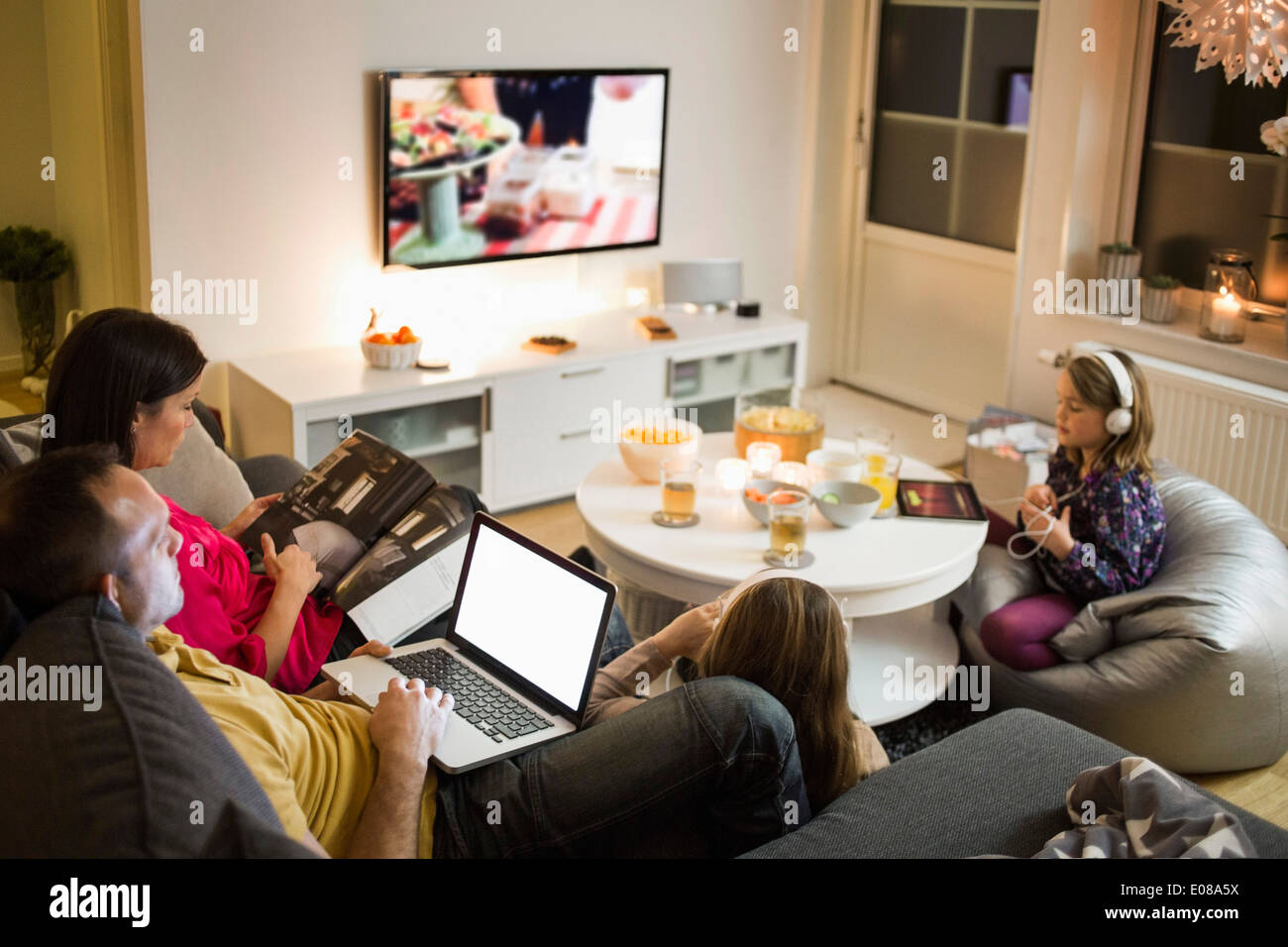 Tablet pc and family and livingroom hi-res stock photography and images ...