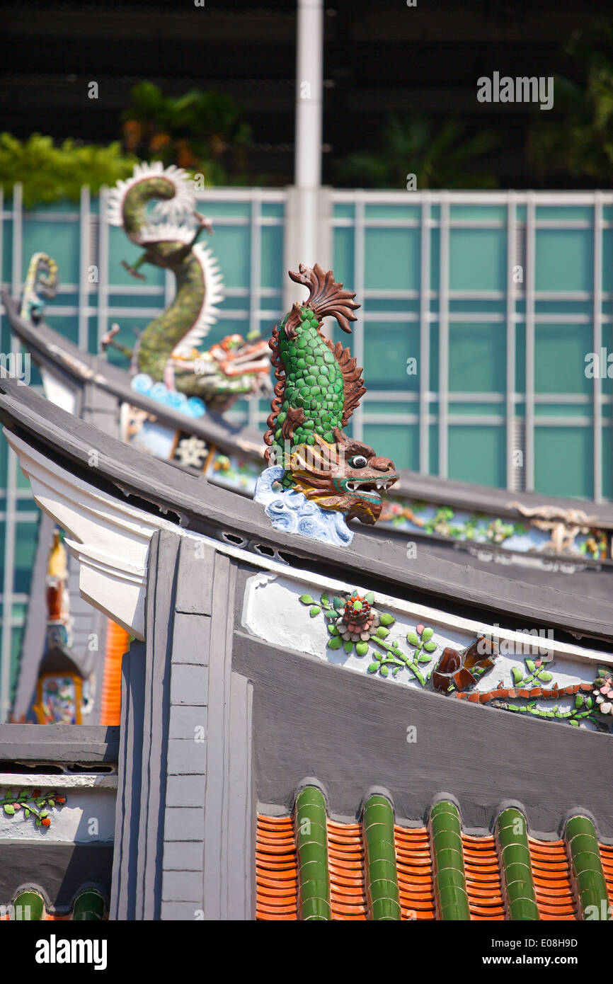 Rooftop Dragons on the Thian Hock Keng Temple on Telok Ayer Street. Singapore. Stock Photo
