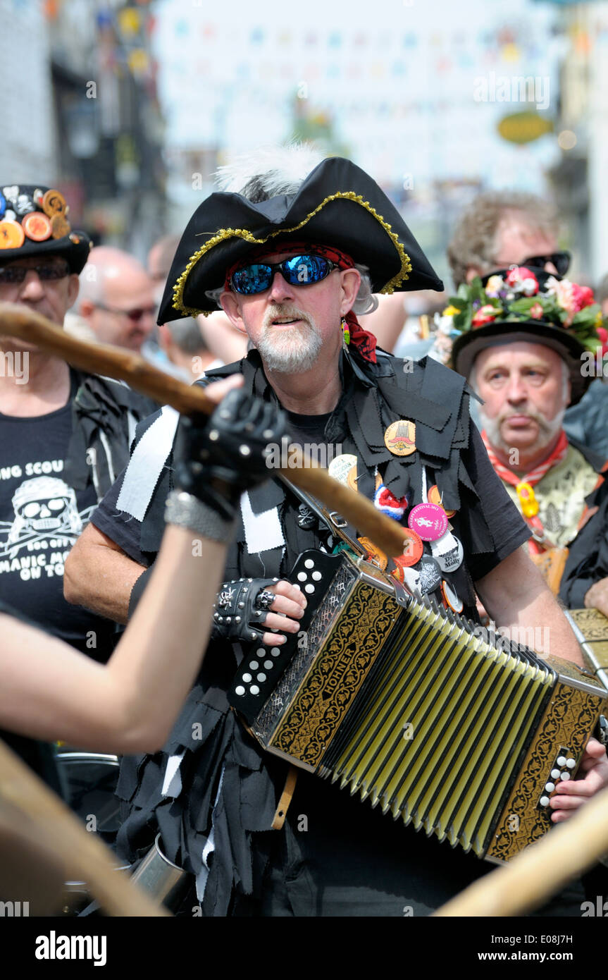 Gong Scourers manic Morris performing at the Sweeps Festival, Rochester, Kent, 5th May 2014. Stock Photo