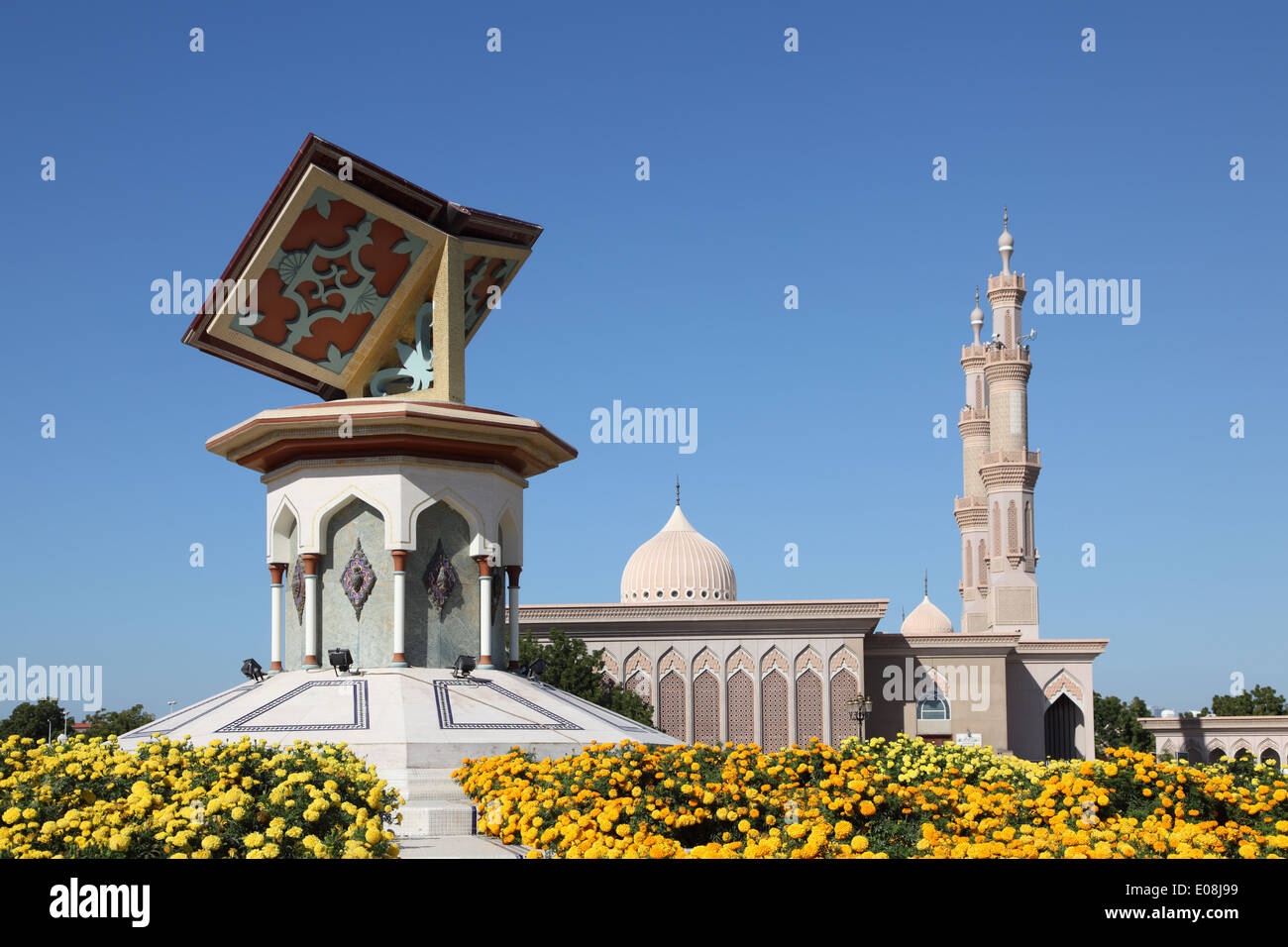 Sharjah uae roundabout hires stock photography and images Alamy