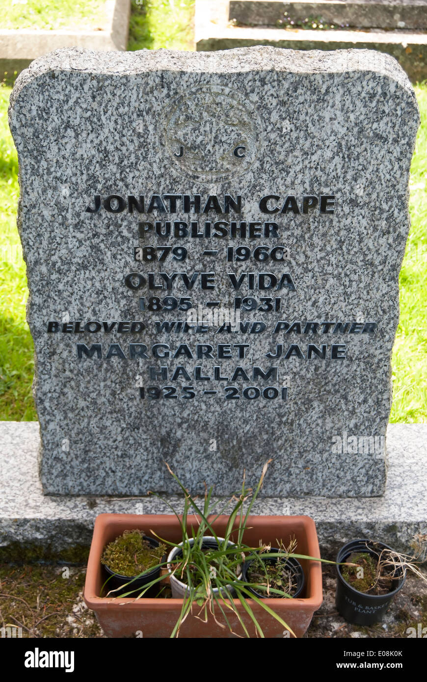 grave of publisher jonathan cape, and of his second wife and a daughter, st  peter's church, petersham, surrey, england Stock Photo - Alamy