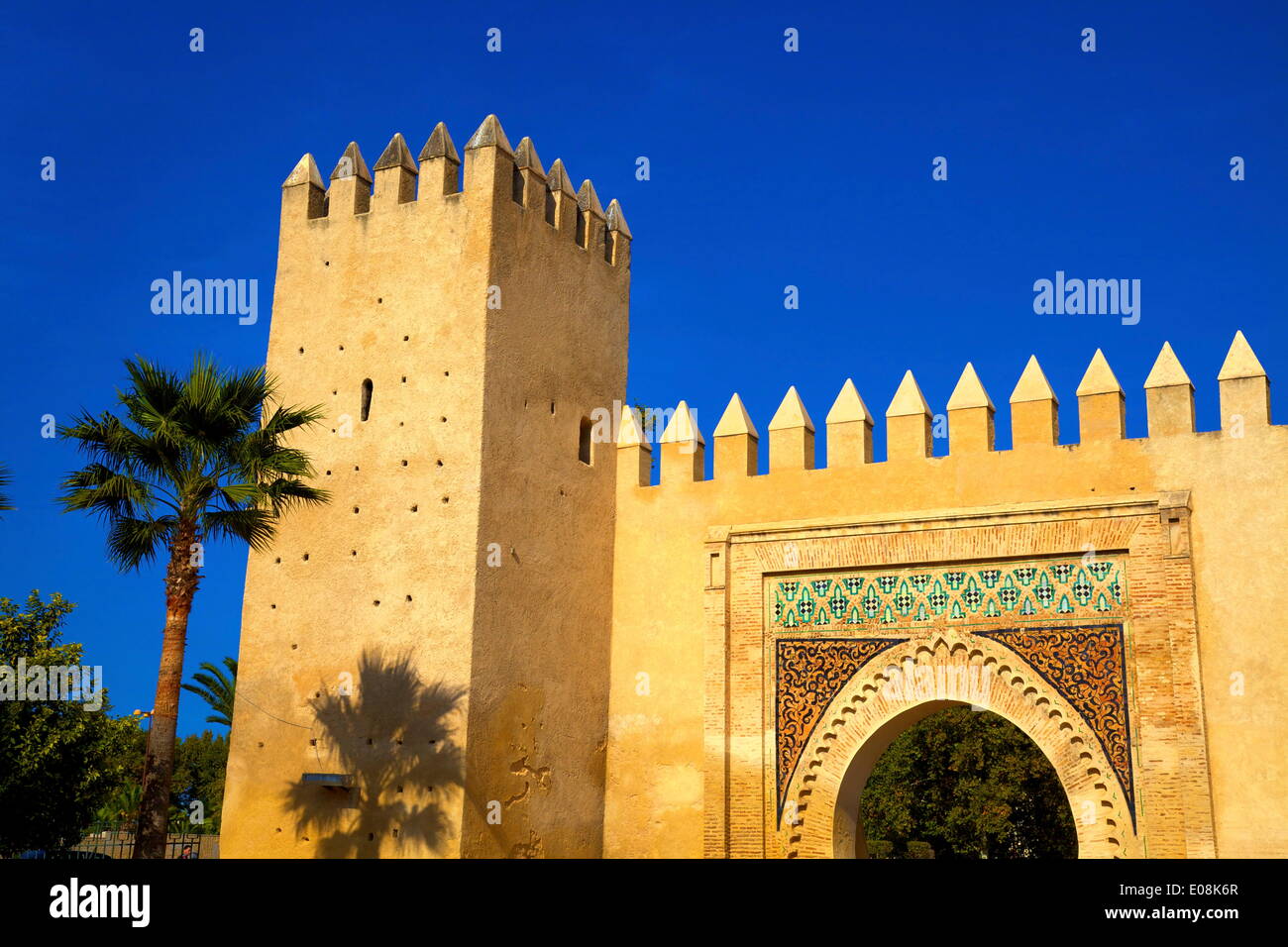 Kings Palace Gate Hi res Stock Photography And Images Alamy kings-palace-gate-hi-res-stock-photography-and-images-alamy