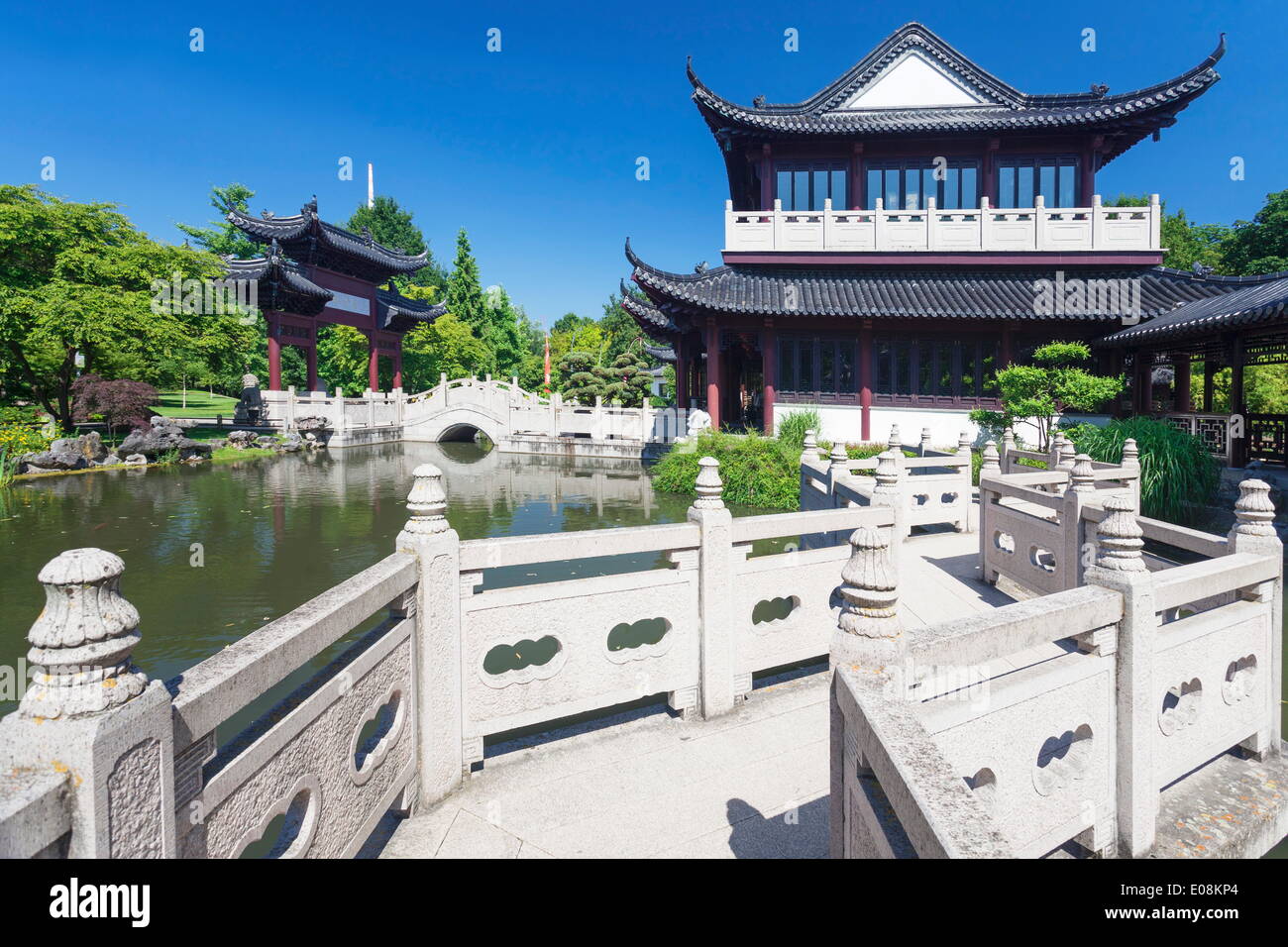 Tea house, Chinese Garden, Luisenpark municipal park, Mannheim, Baden
