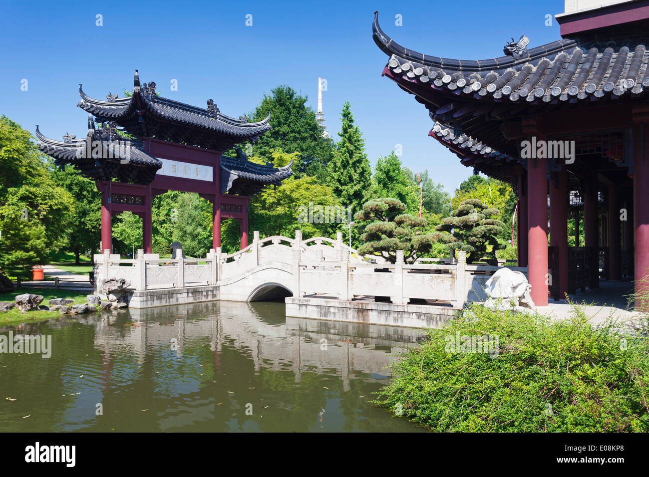 Tea house, Chinese Garden, Luisenpark municipal park, Mannheim, Baden Wurttemberg, Germany