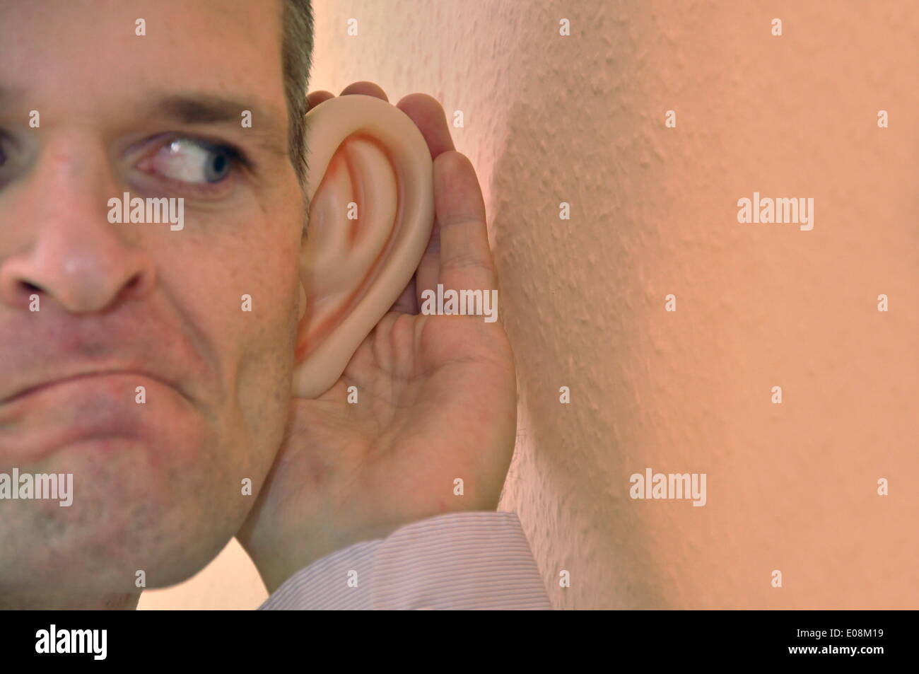 Плохо стала слышать левым ухом. Слышу в ухе писк. Слышу в ухе писк. Шум. Звенящий шум в ушах.