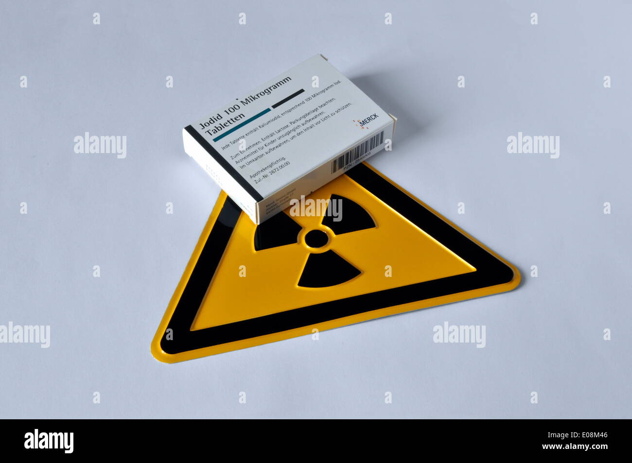 Illustration - Iodine tablets sit on a adioactive trefoil sign in Germany, 03 April 2011. Fotoarchiv für ZeitgeschichteS. Steinach - NO WIRE SERVICE Stock Photo