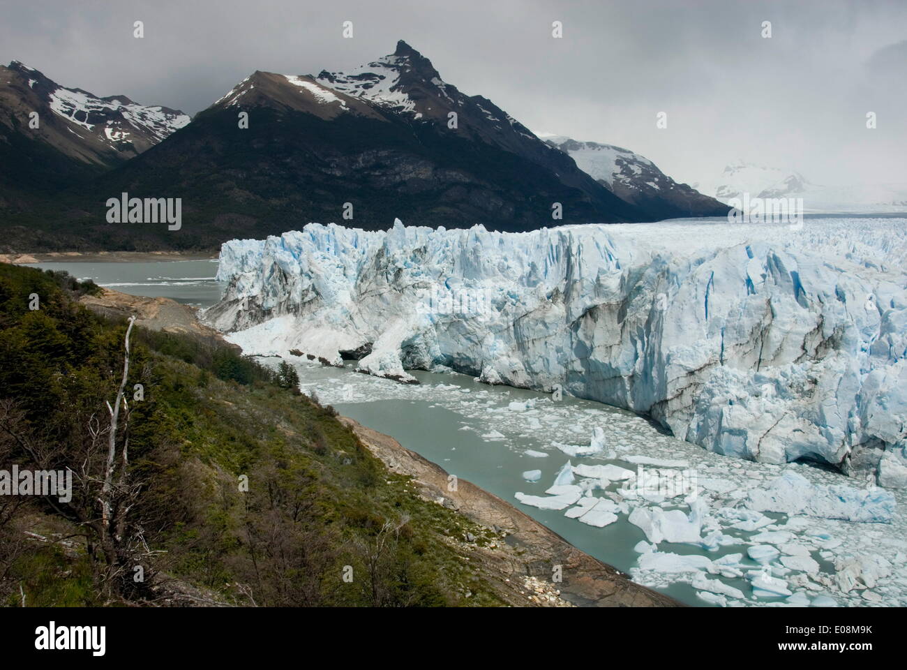 Glaciar Perito Moreno (Perito Moreno Glacier), Lago Argentino, Los Glaciares National Park, UNESCO World Heritage Site, Patagonia, Argentina, South America Stock Photo