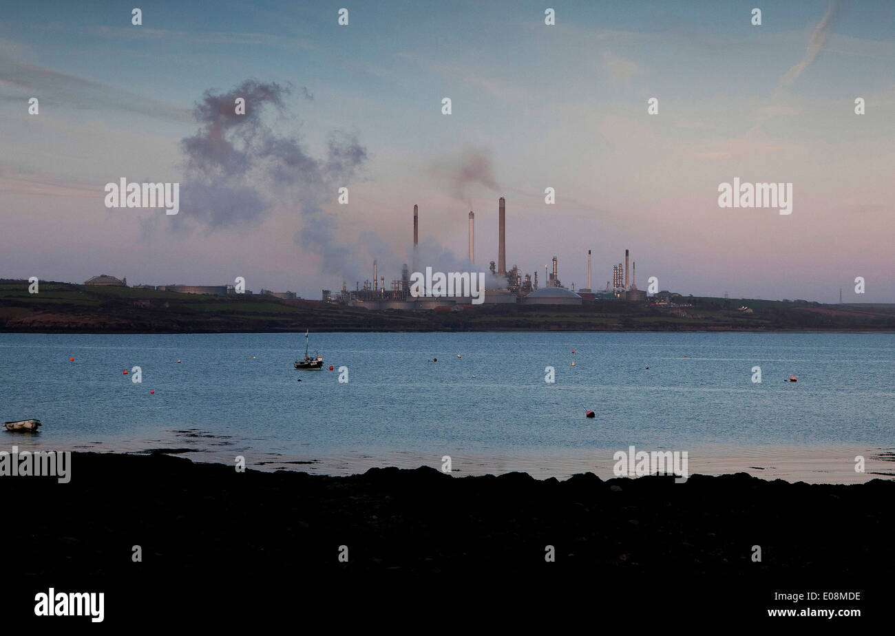Rhoscrowther oil refinery sunset pembrokeshire hires stock photography