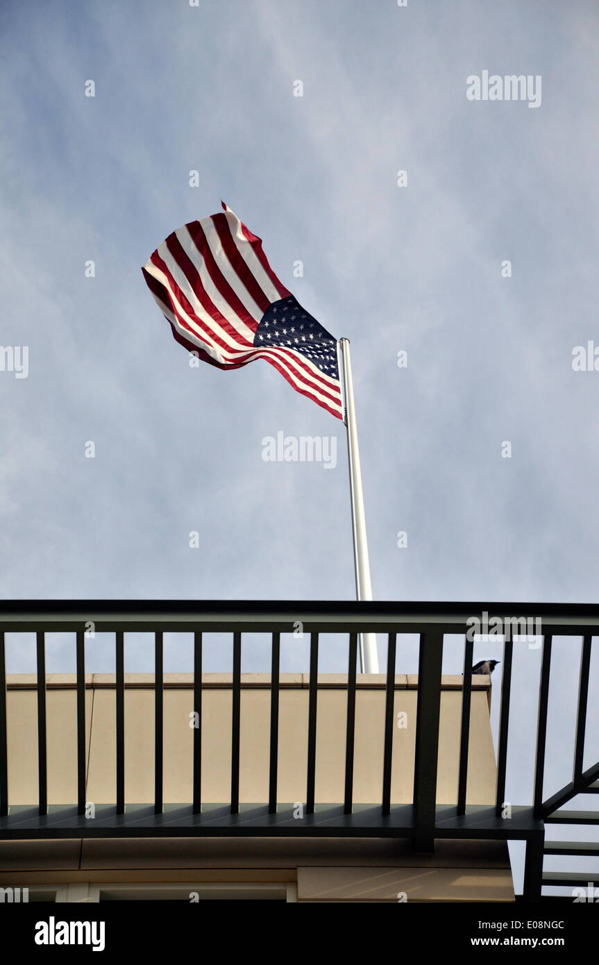Berlin, Germany. 12th Feb, 2011. The US flag waves ontop of the embassy of the United States in Berlin, Germany, 12 February 2011. Photo: Berliner Verlag/Steinach - NO WIRE SERVICE/dpa/Alamy Live News Stock Photo