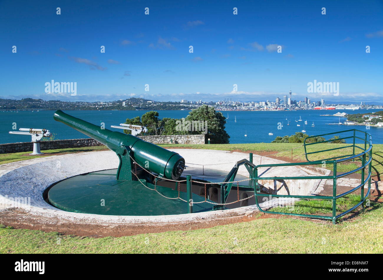Disappearing gun and Auckland skyline, North Head Historic Reserve, Devonport, Auckland, North Island, New Zealand, Pacific Stock Photo