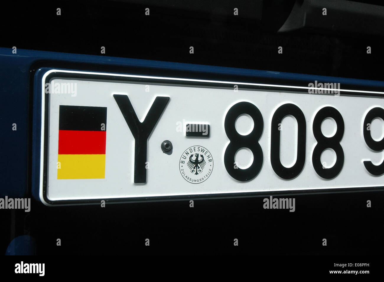 A truck's license plate with the letter 'Y' and the German national colors black, red and gold seen on an army vehicle in Germany, 23 May 2009. Fotoarchiv für Zeitgeschichte - NO WIRE SERVICE Stock Photo