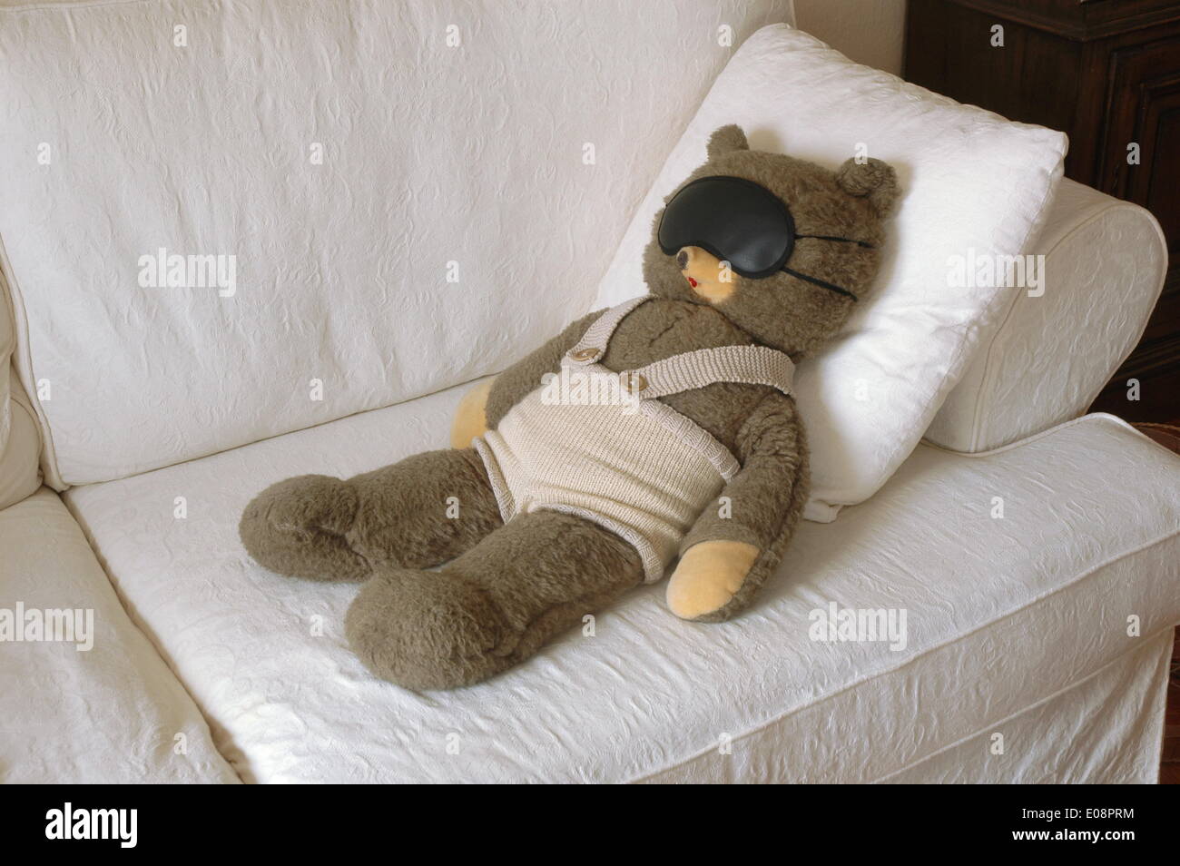 Ilustration - A teddy bear with a sleep mask lies on a couch in Germany, 07 June 2009. Fotoarchiv für Zeitgeschichte - NO WIRE SERVICE Stock Photo