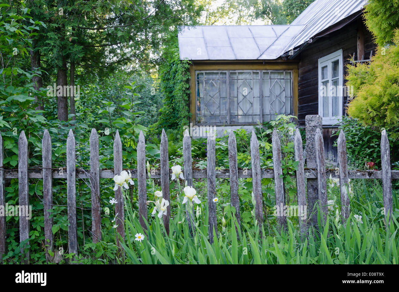 Rustic wooden fence hi-res stock photography and images - Alamy
