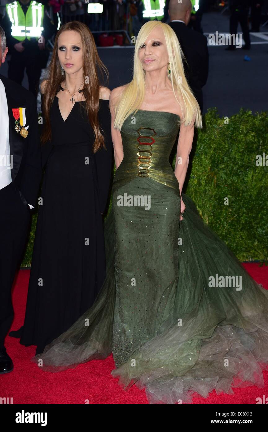 Donatella versace with daughter allegra versace hi-res stock photography  and images - Alamy
