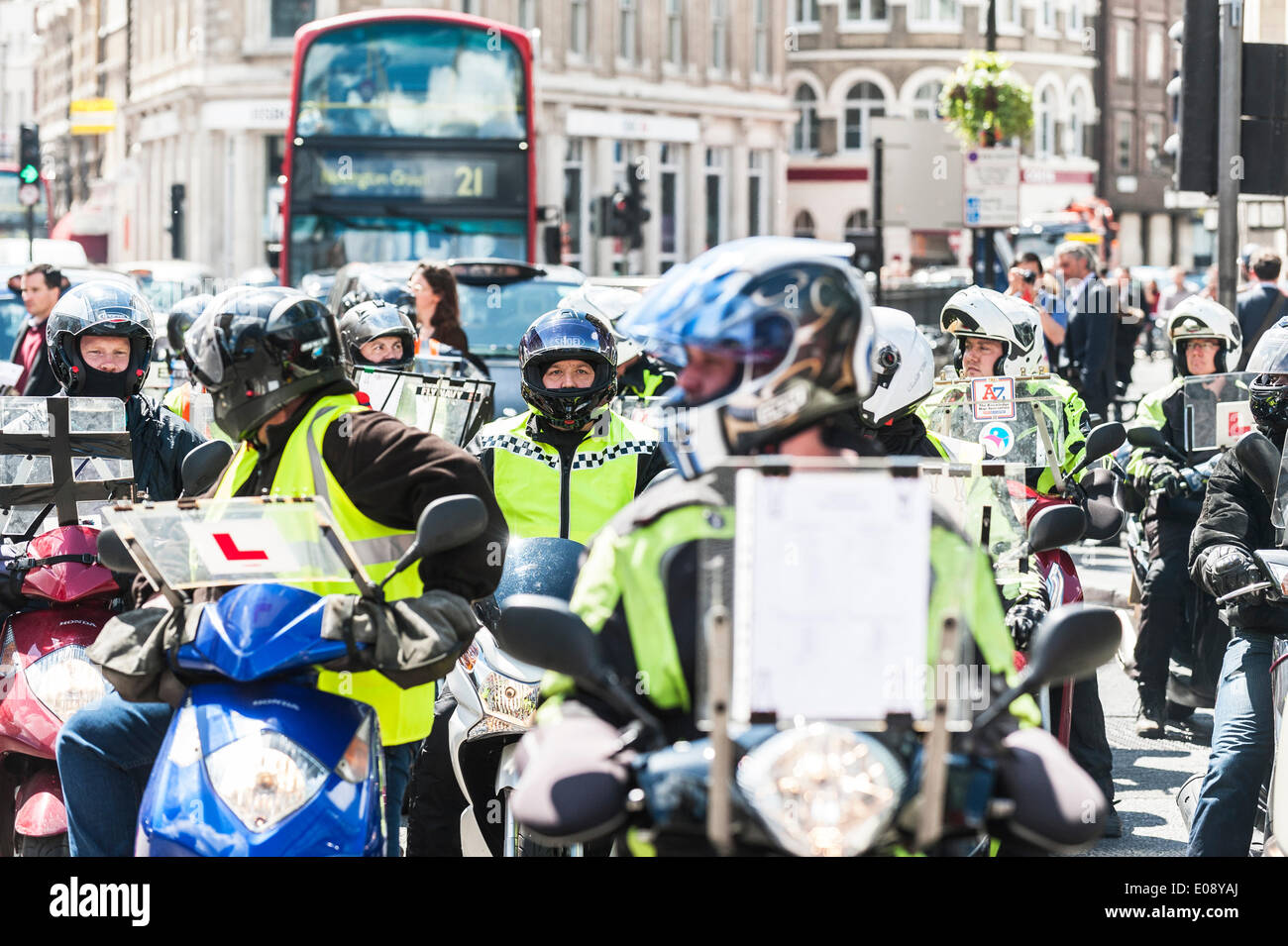 London, UK. 6th May 2014, Trainee London taxi drivers bring chaos to the streets of Southwark as they protest over the refusal to place a Black Cab taxi rank outside the entrance to The Shard. Photographer:  Gordon Scammell/Alamy Live News Stock Photo