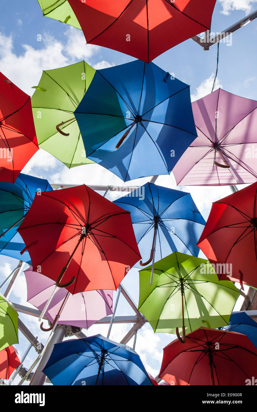 Umbrella installation hi-res stock photography and images - Alamy