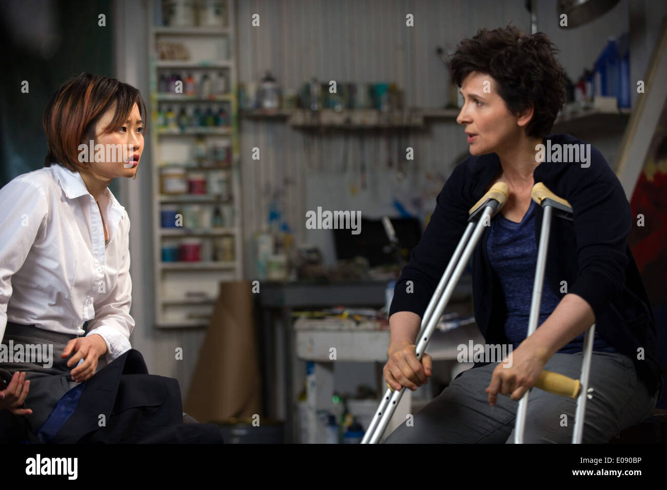 WORDS AND PICTURES (2013) VALERIE TIAN JULIETTE BINOCHE FRED SCHEPISI (DIR) MOVIESTORE COLLECTION LTD Stock Photo