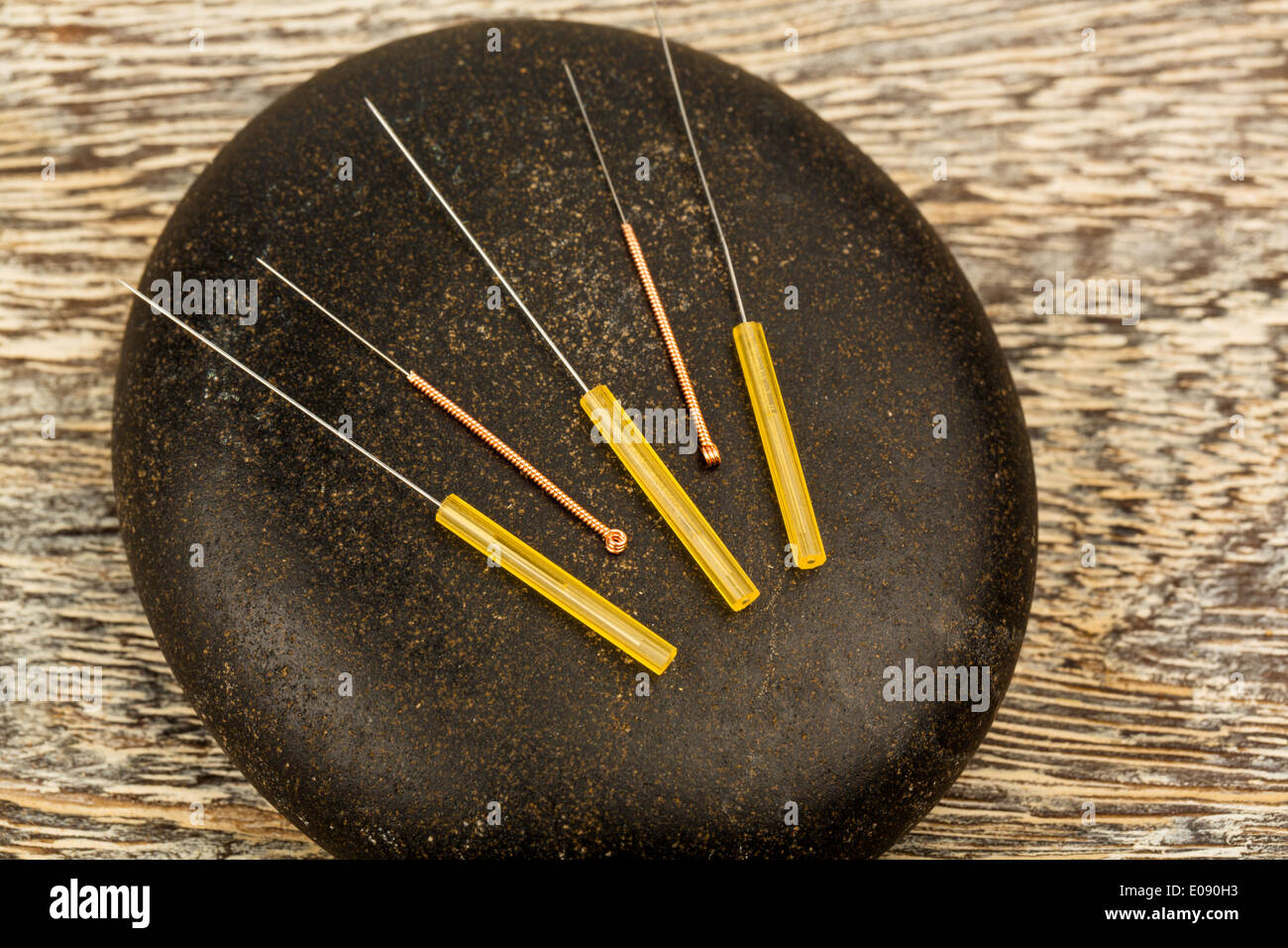 Several needle fue acupuncture lie side by side. Traditional Chinese medicine (alternative medicine)., Mehrere Nadel fue Akupunk Stock Photo