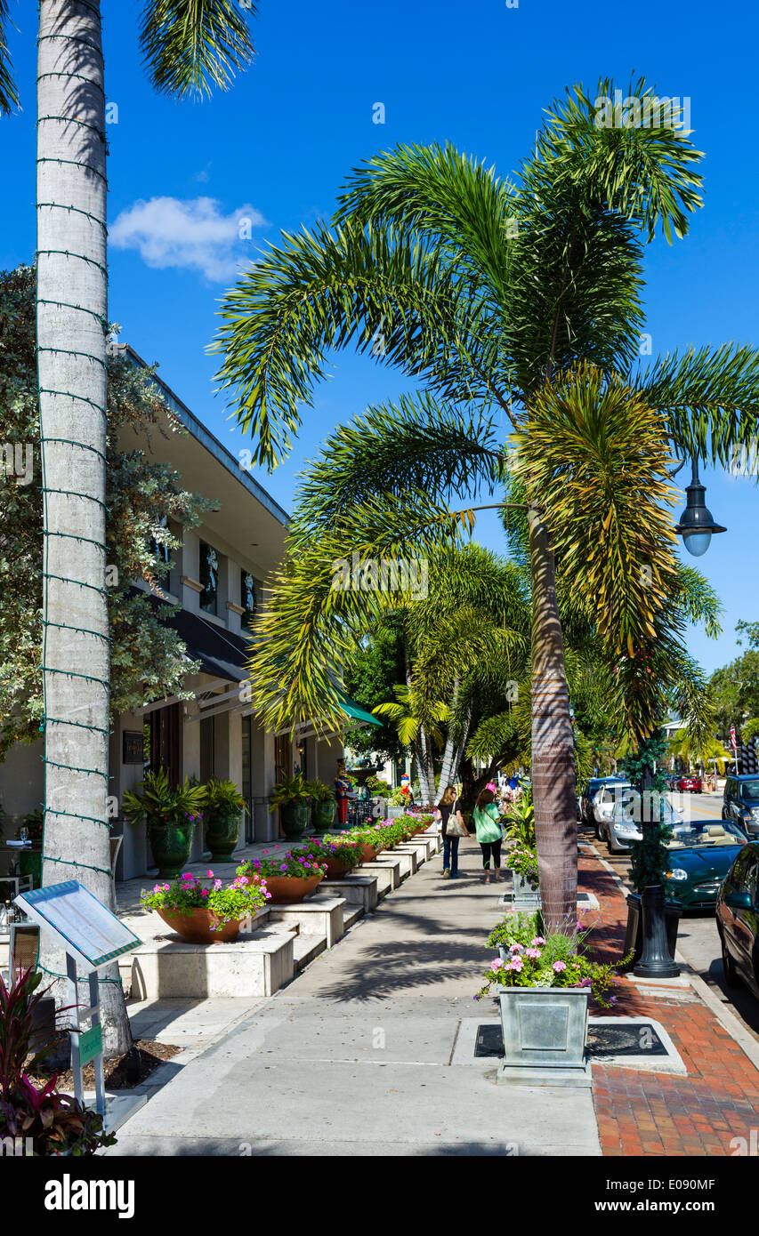 Streets scene in naples hires stock photography and images Alamy