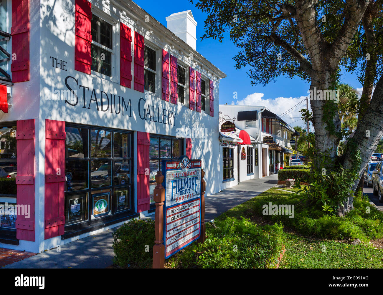 Shops and art gallery on Fillmore Drive at St Armand's Circle, St Armand's Key, Sarasota, Gulf Coast, Florida, USA Stock Photo