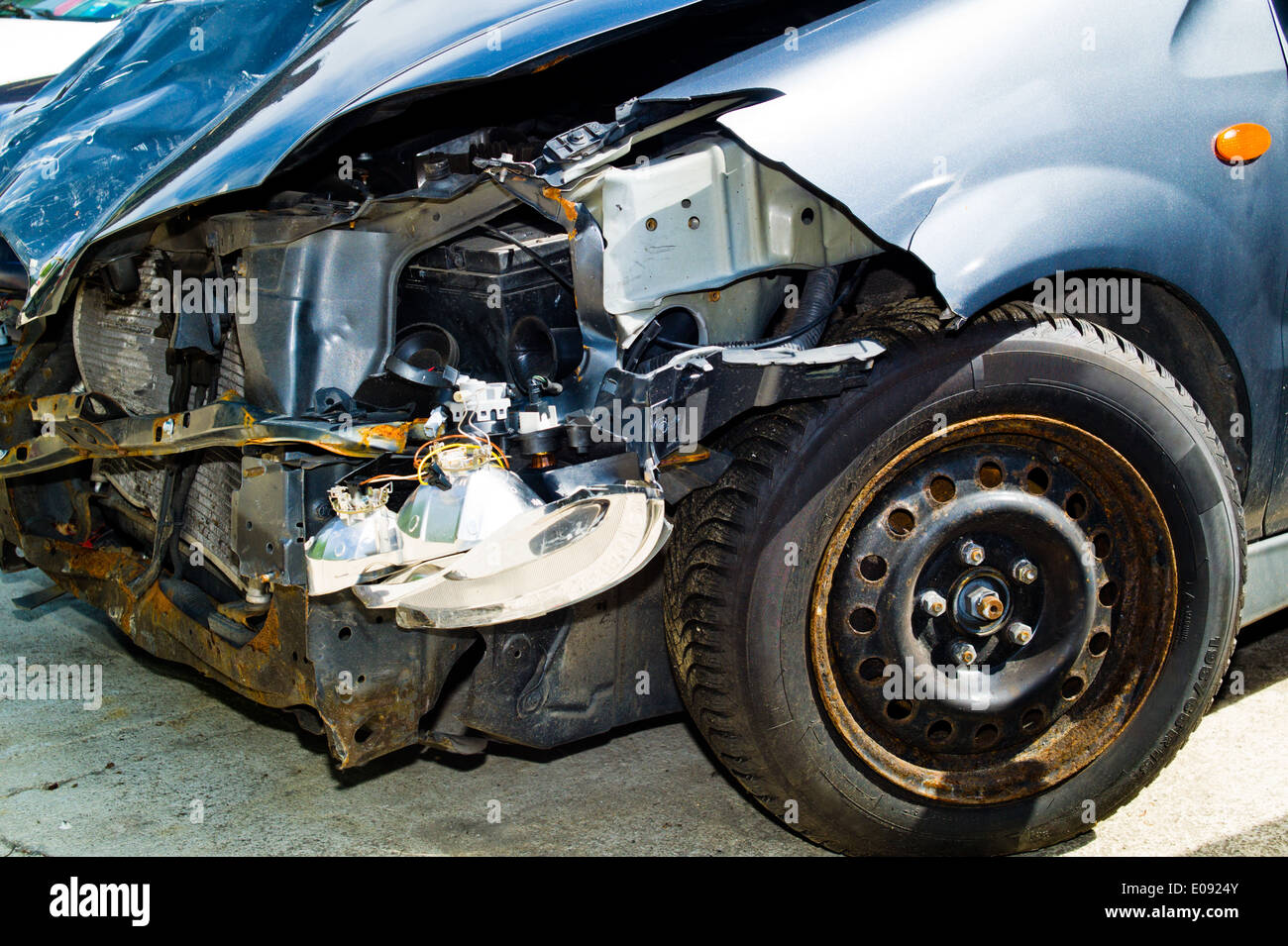 Car collision trauma hi-res stock photography and images - Alamy
