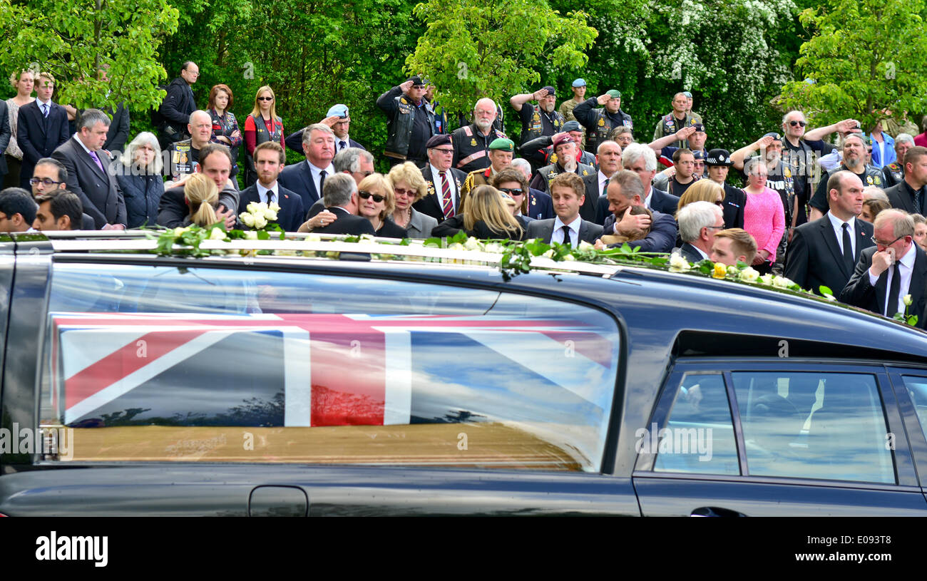 Brize Norton, UK . 06th May, 2014. The repatriation of five British servicemen who were killed in a helicopter crash in Afghanistan at RAF Brize Norton, on May 6, 2014 in Brize Norton, near Oxfordshire, England. Captain Thomas Clarke, Warrant Officer Spencer Faulkner and Corporal James Walters, of the Army Air Corps (AAC), who were serving as the Lynx aircrafts three-man team when they died alongside Flight Lieutenant Rakesh Chauhan of the Royal Air Force and Lance Corporal Oliver Thomas of the Intelligence Corps, were believed to have been passengers on the flight. © jules annan/Alamy Live Ne Stock Photo