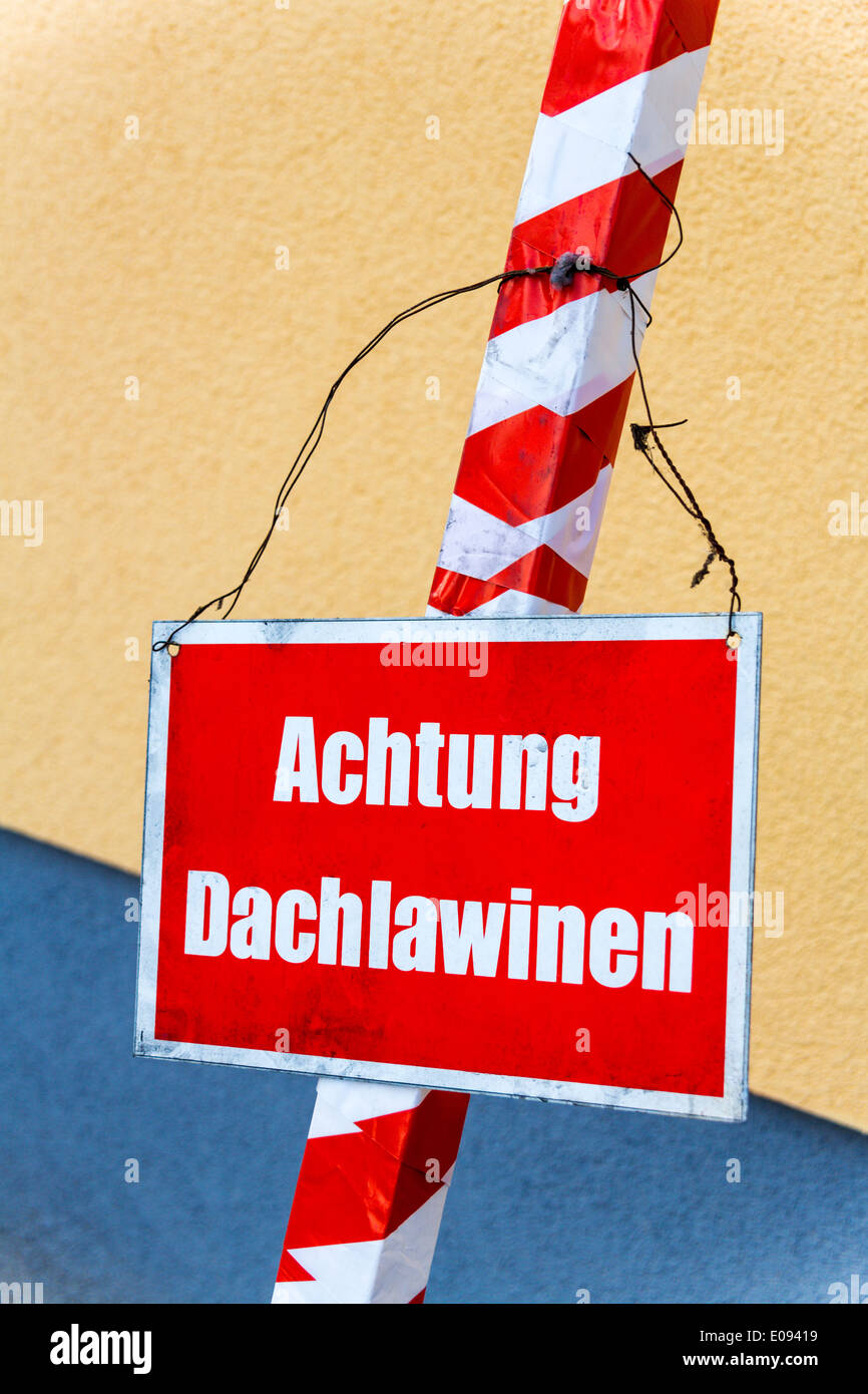 Warning, esteem roof avalanches, symbolic photo fue accident risk, security and risk management, Warnschild, Achtung Dachlawinen Stock Photo