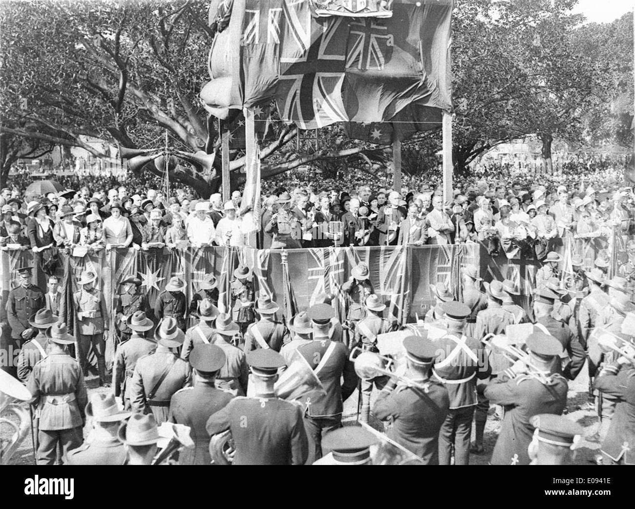 Crowded dais in the Domain, c. 1931, by Sam & Ted Hood Stock Photo