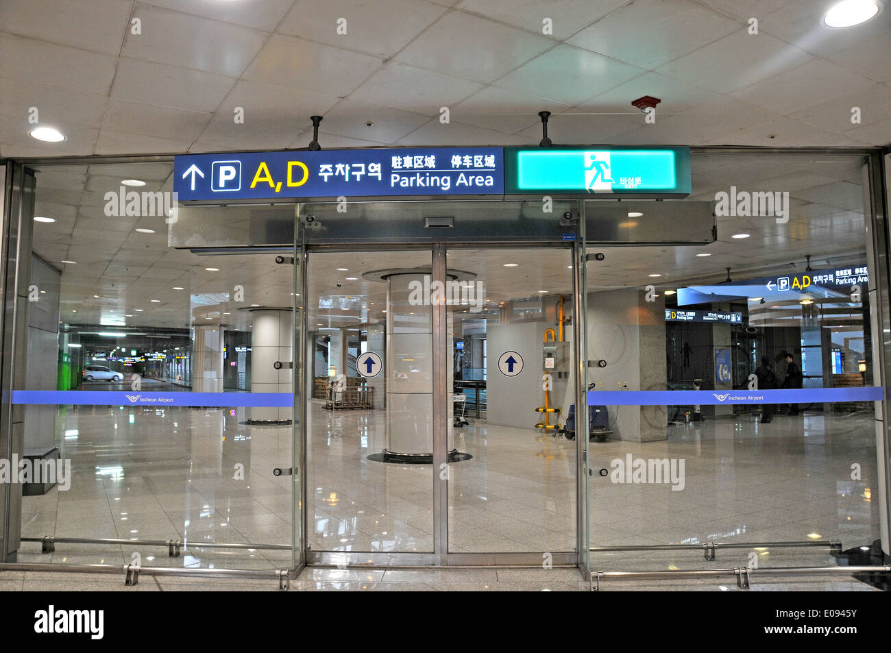 Inside icn incheon international airport hires stock photography and
