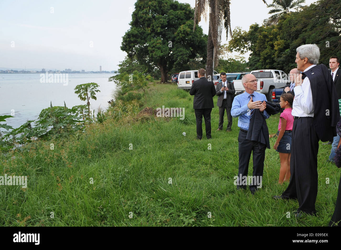 Secretary Kerry Looks Across Congo River to Brazzaville Stock Photo