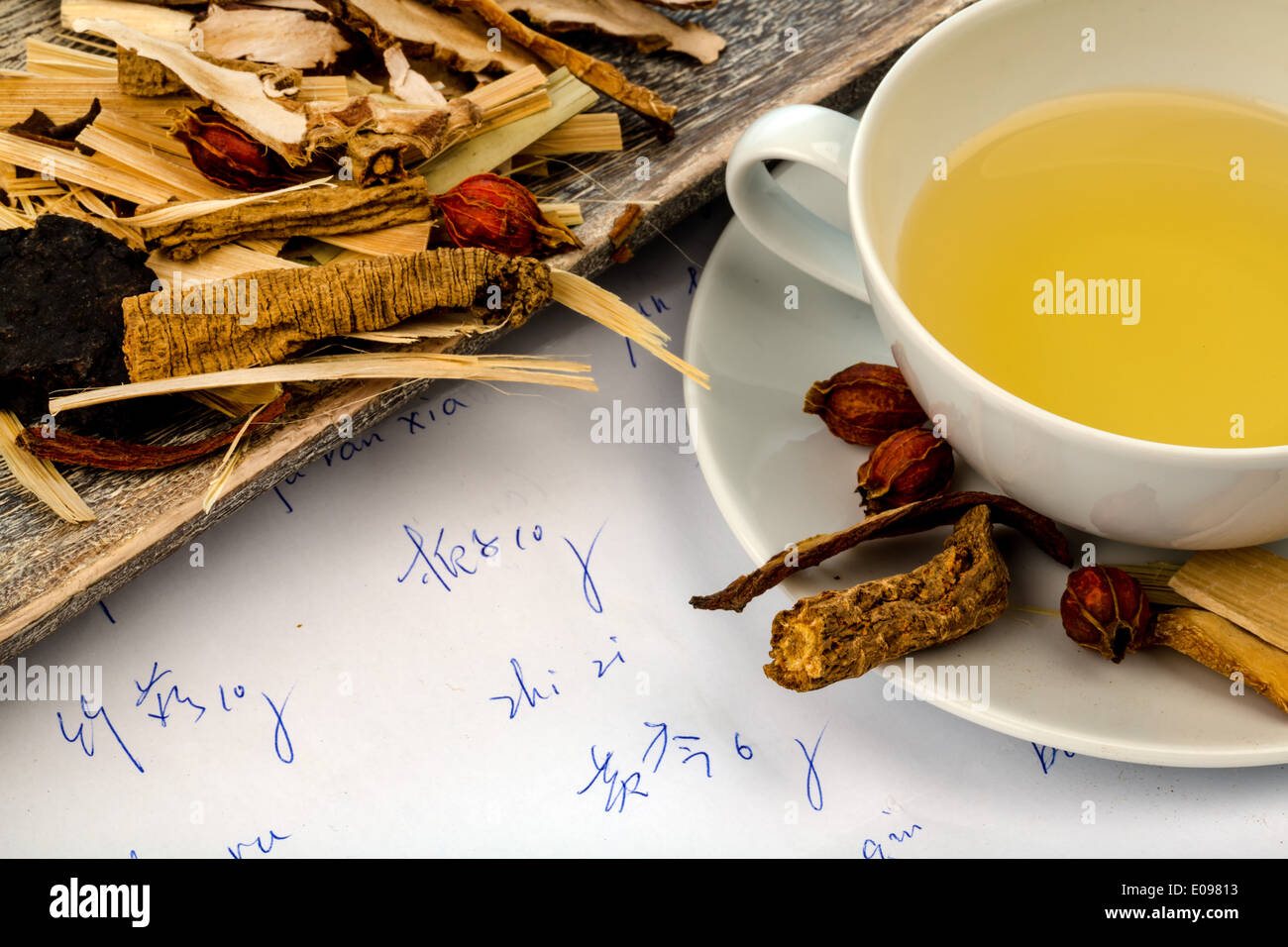 Ingredients for a tea in the traditional Chinese medicine. Healing of illnesses by alternative methods., Zutaten fuer einen Tee Stock Photo