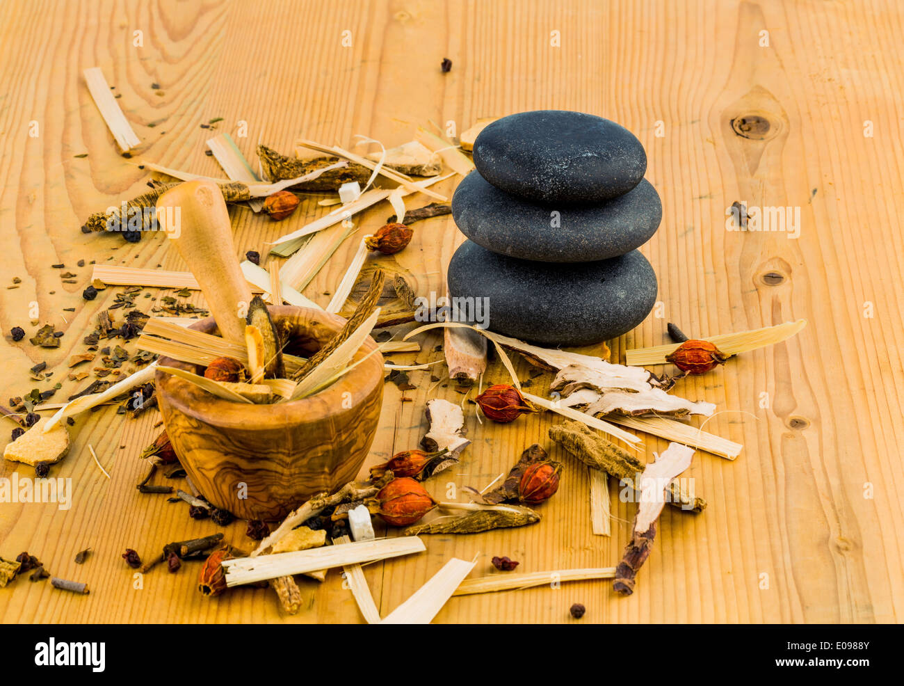 Ingredients for a tea in the traditional Chinese medicine. Healing of illnesses by alternative methods., Zutaten fuer einen Tee Stock Photo