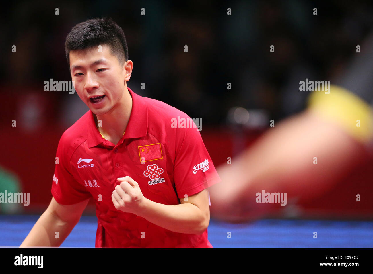 1st Yoyogi Gymnasium, Tokyo, Japan. 5th May, 2014. Ma Long (CHN), MAY 5, 2014 - Table Tennis : 2014 World Team Table Tennis Championships Men's Final match between China 3-1 Germany at 1st Yoyogi Gymnasium, Tokyo, Japan. © Yohei Osada/AFLO SPORT/Alamy Liv Stock Photo