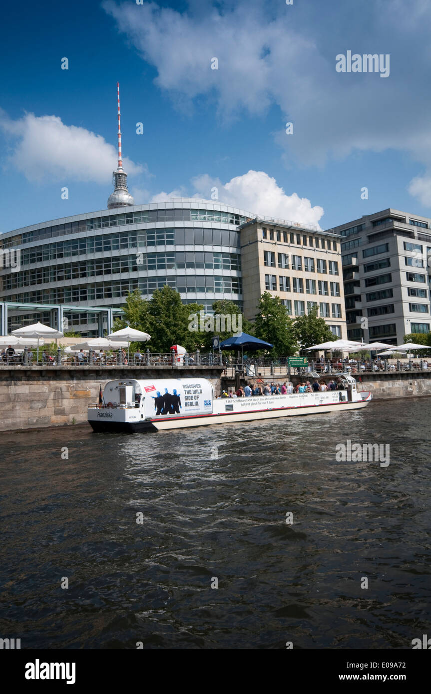 Berlin boat tour hi-res stock photography and images - Alamy