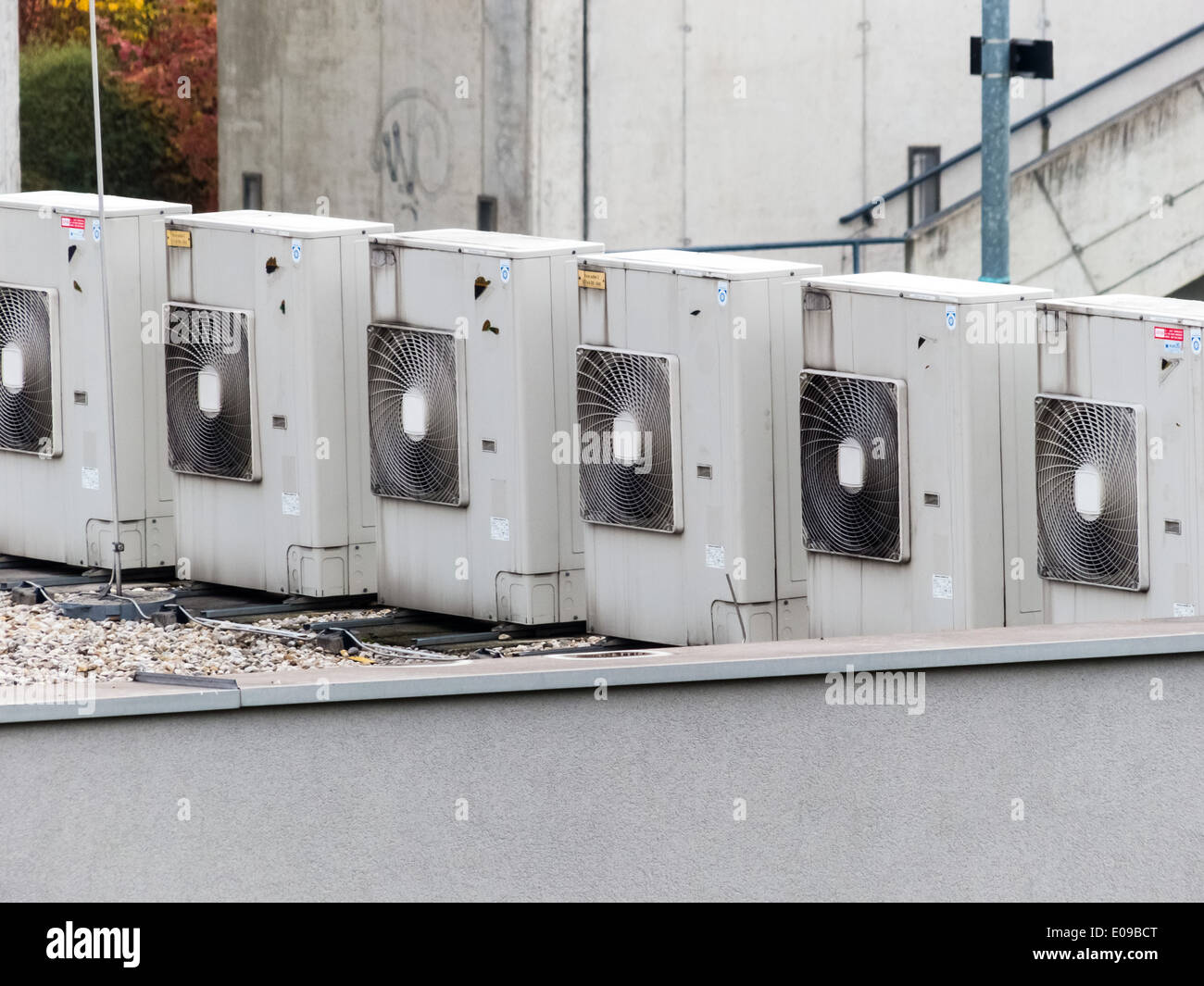 Several climate devices of an air-conditioning stand nebeneienander. Cooling by energy, Mehrere Klimageraete einer Klimaanlage s Stock Photo
