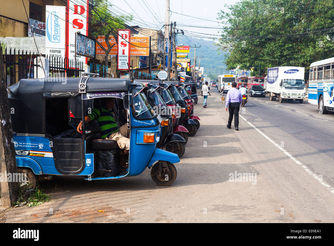 Sri Lanka, Ambagala, Warakapola, Tuk-tuks at the roadside Stock Photo
