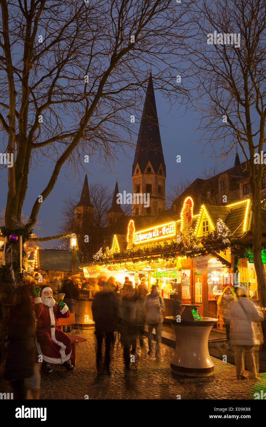 Germany, North RhineWestphalia, Bonn, Christmas market at Muenster