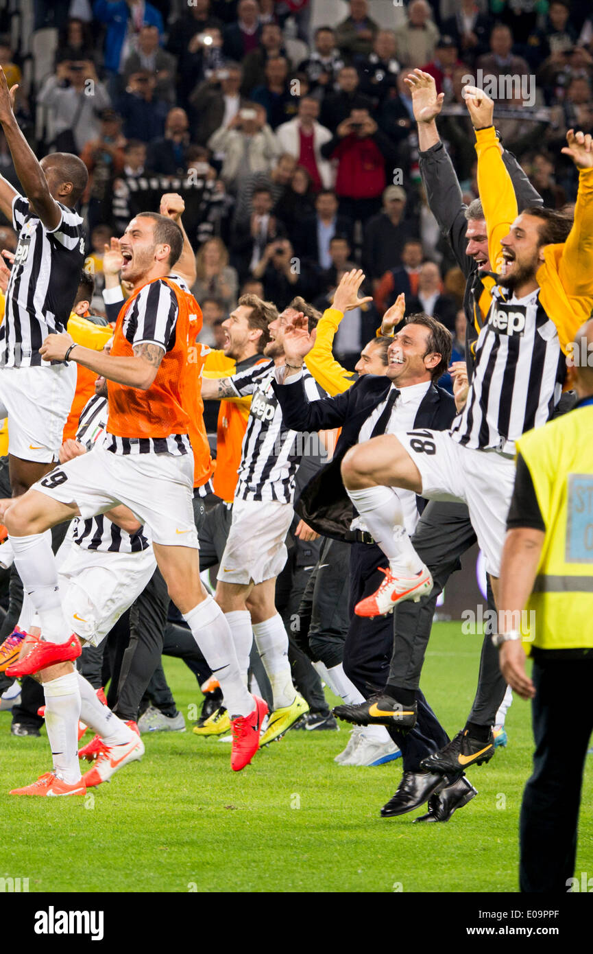 Turin, Italy. 5th May, 2014. Juventus team group Football/Soccer : Juventus players celebrate winning their league title (30th Scudetto) after the Italian 'Serie A' match between Juventus 1-0 Atalanta at Juventus Stadium in Turin, Italy . © Maurizio Borsa Stock Photo